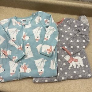 2 Footed Pajamas - Preloved. Size Girls 2T ❄️🐻‍❄️
